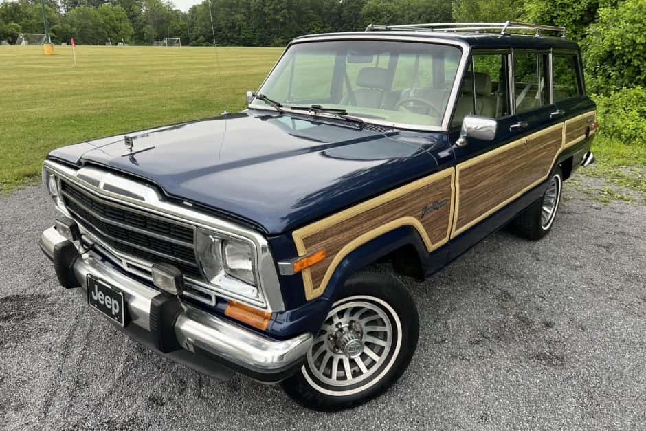 1991 Jeep SJ Grand Wagoneer sold for $24,250