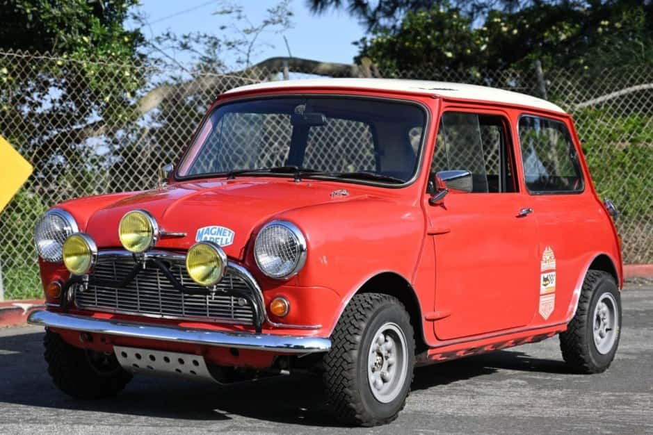 1961 Mini Mk I & Mk II sold for $18,250