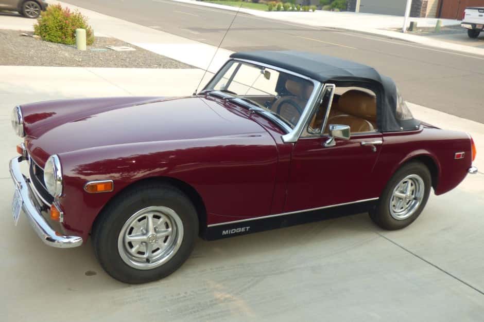 1974 MG Midget sold for $10,250