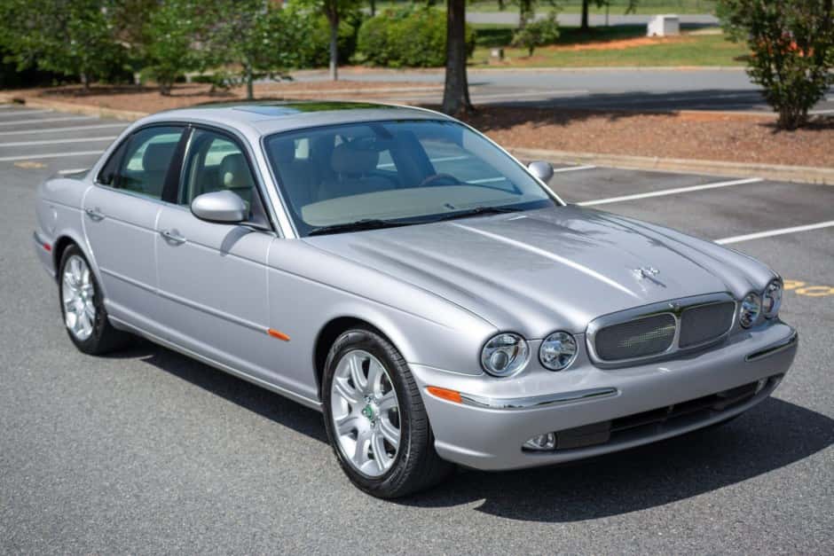 2004 Jaguar X350/X356/X358 XJ (2004-2009) sold for $17,000