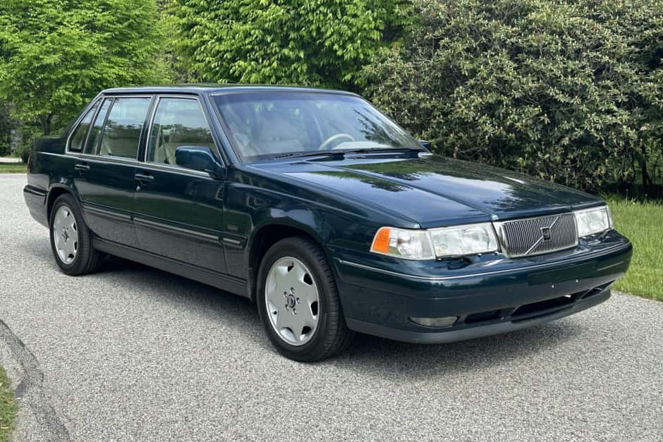 1998 Volvo  sold for $11,100