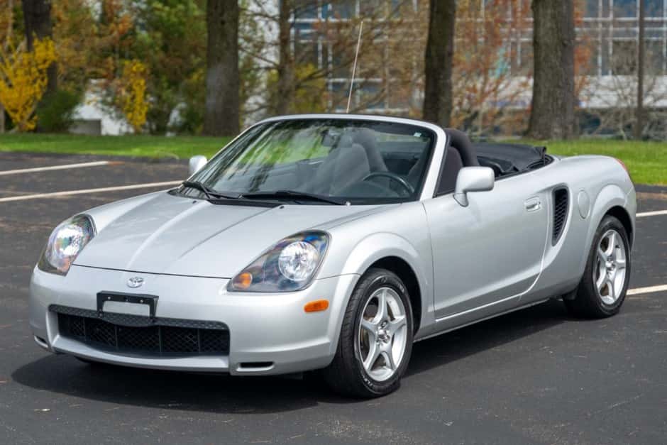 2002 Toyota W30 MR2 sold for $14,500