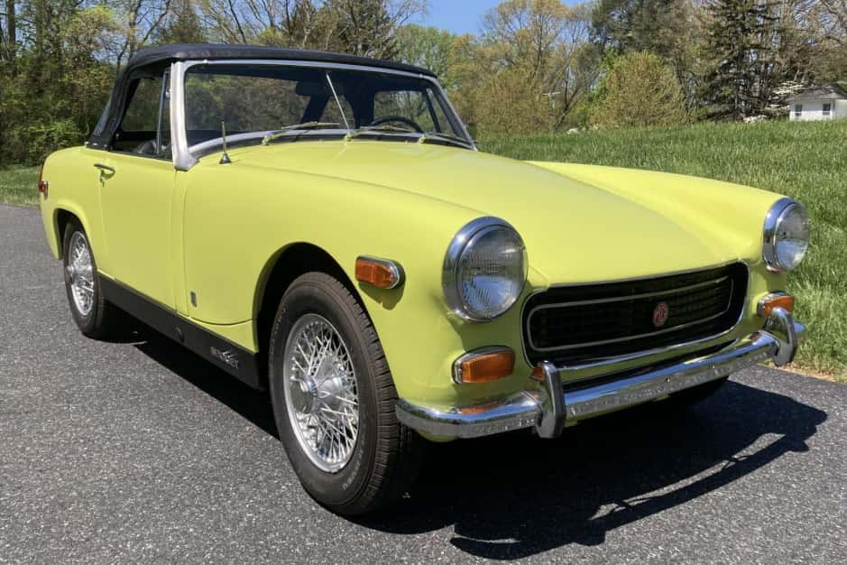 1971 MG Midget sold for $12,250