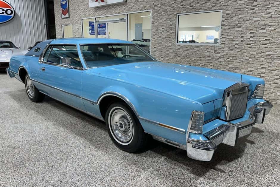 1975 Lincoln Continental Mark IV (1972-1976) sold for $18,500
