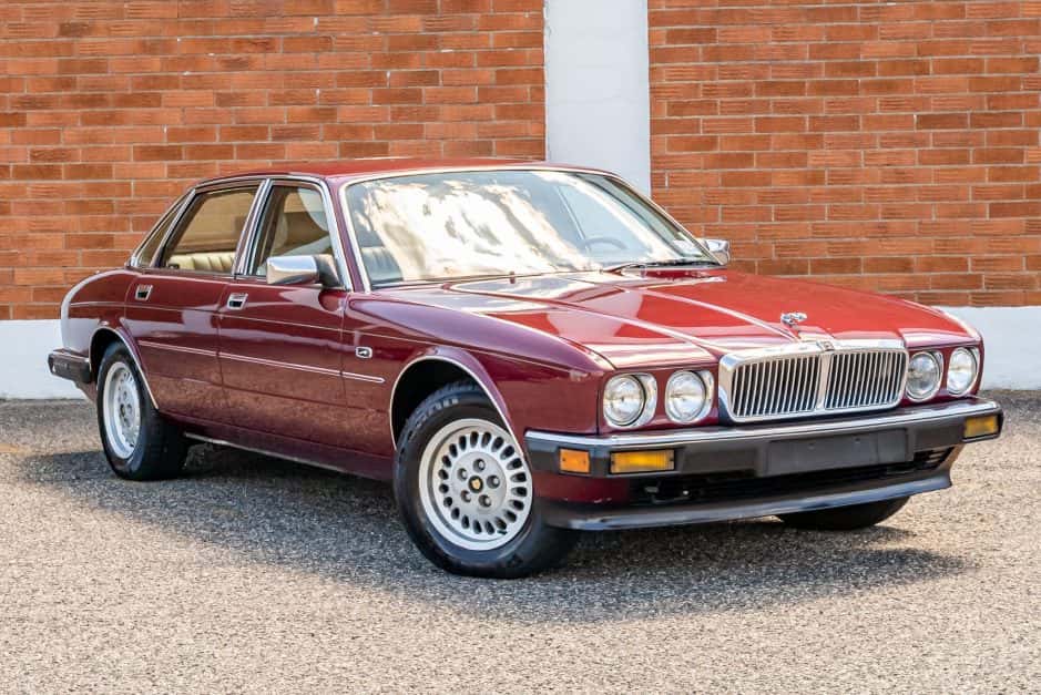 1989 Jaguar XJ40 XJ (1988-1994) sold for $5,200