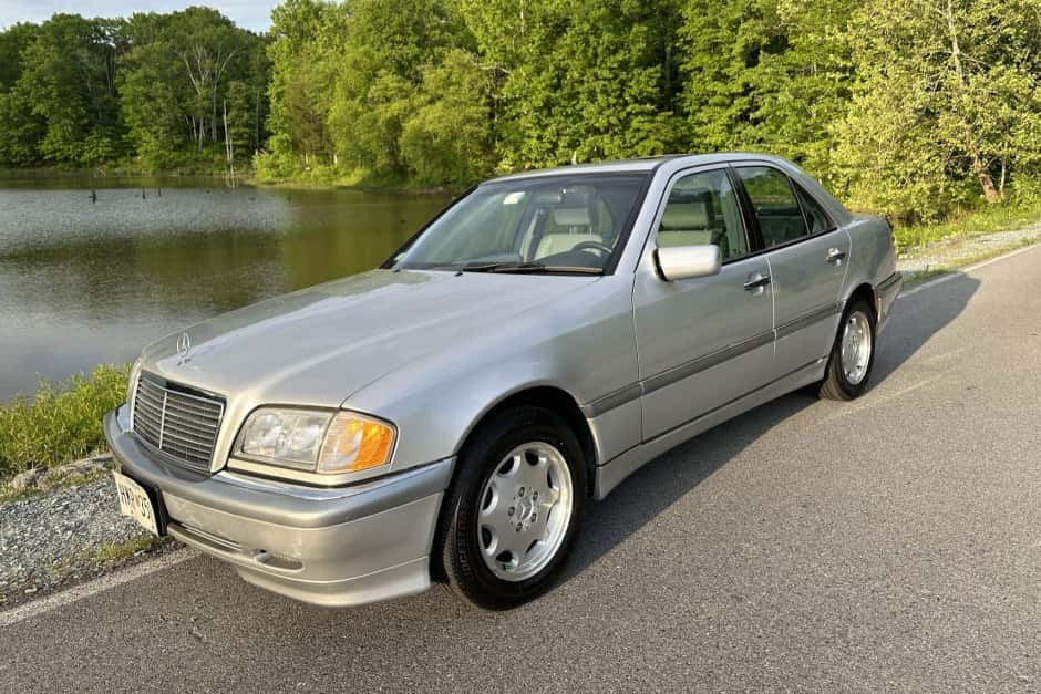2000 Mercedes-Benz W202 C-Class sold for $9,200