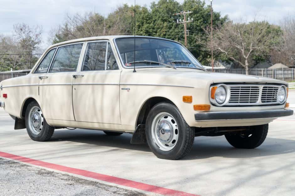 1969 Volvo 140 sold for $6,999