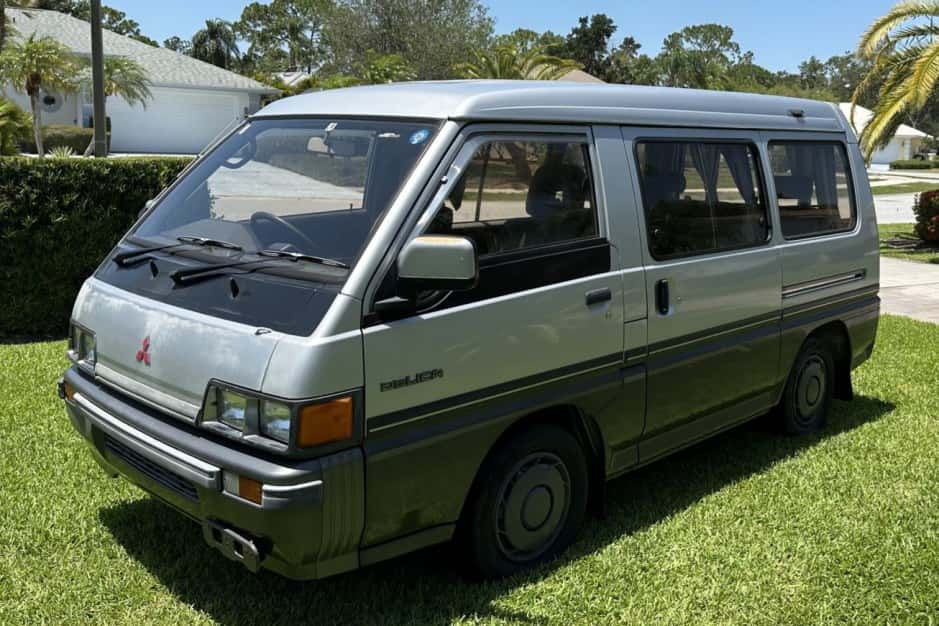1989 Mitsubishi Delica sold for $5,432