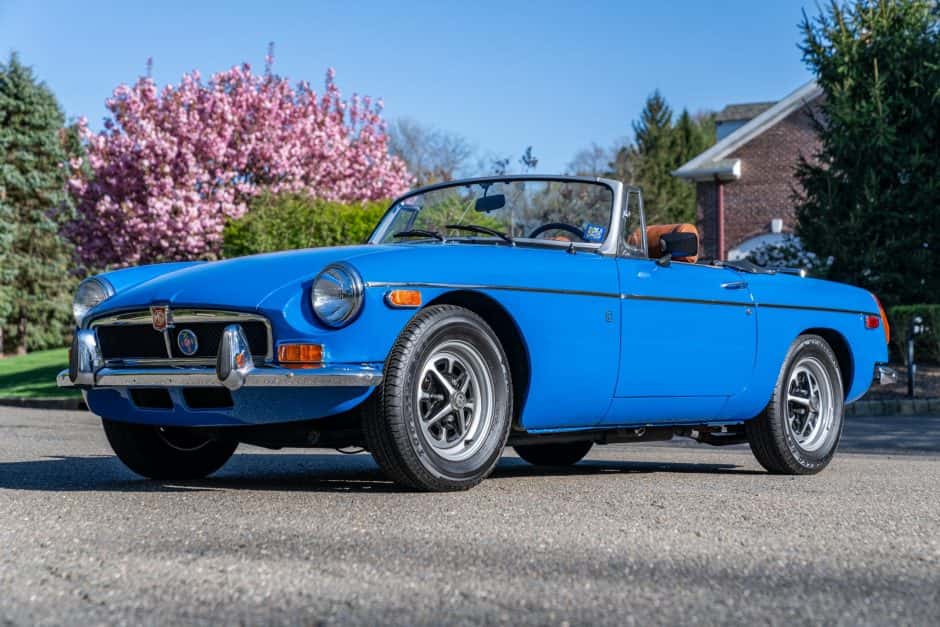 1976 MG MGB sold for $10,000
