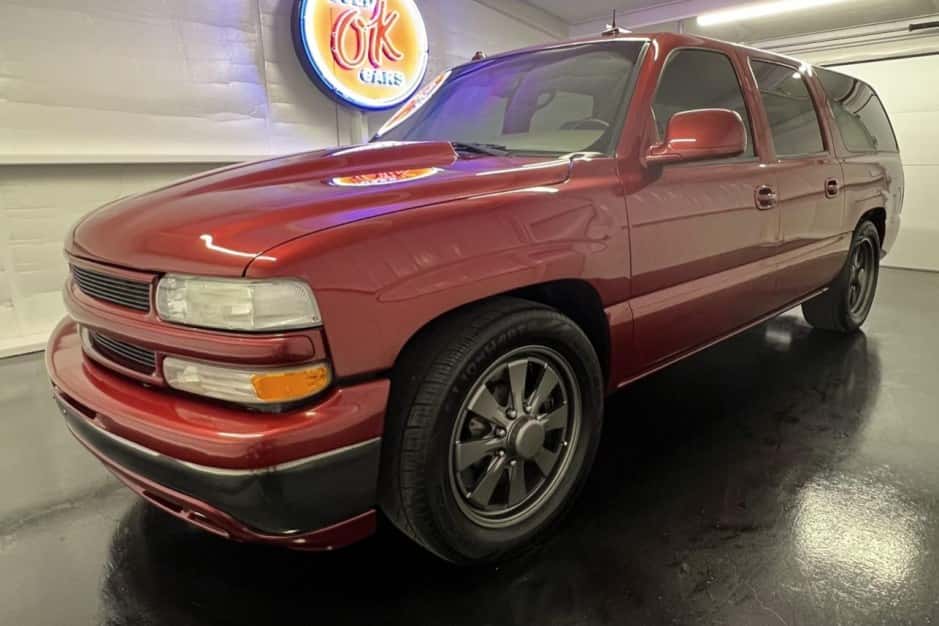 2003 Chevrolet Suburban (GMT800 2000-2006) sold for $15,500