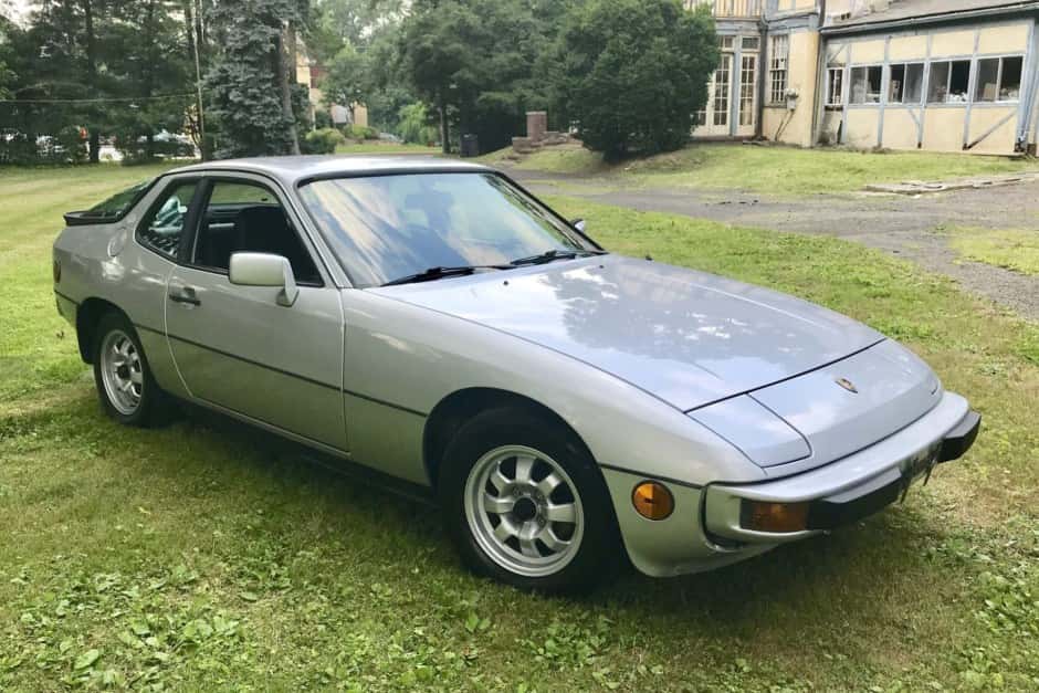 1982 Porsche 924 sold for $8,500