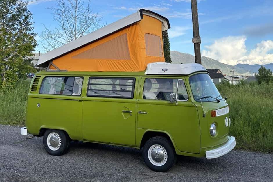 1976 Volkswagen Bay-Window Camper sold for $17,000