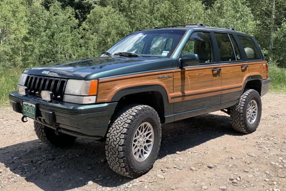 1993 Jeep ZJ Grand Wagoneer sold for $9,400