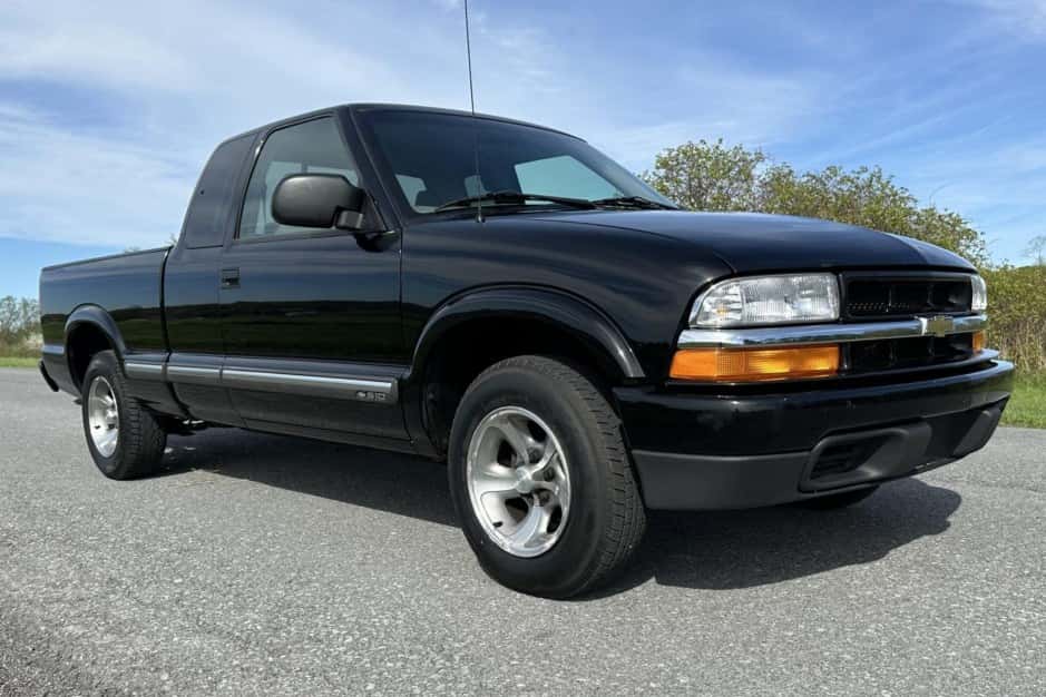 2000 Chevrolet S-10 (1994-2004) sold for $10,500