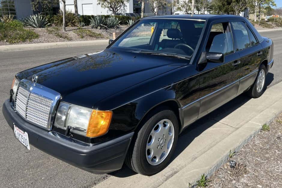 1992 Mercedes-Benz W124 E-Class sold for $17,500