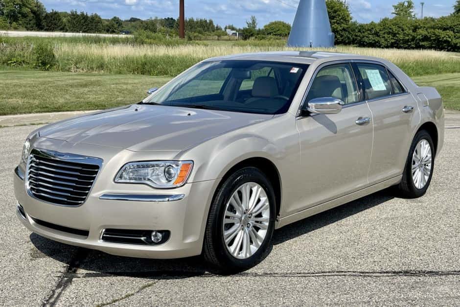 2012 Chrysler 300 (2005-2023) sold for $27,000
