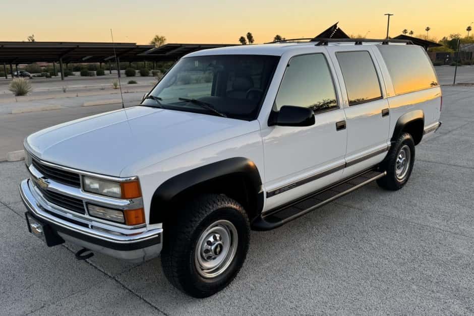 1996 Chevrolet Suburban (GMT400 1992-1999) sold for $28,350