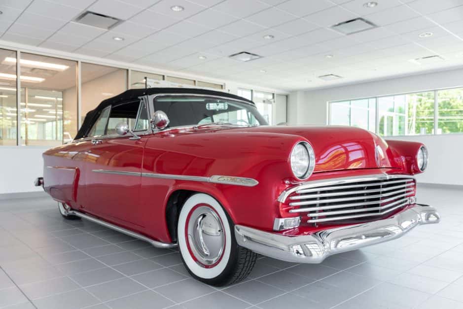1953 Ford Crestline sold for $21,300