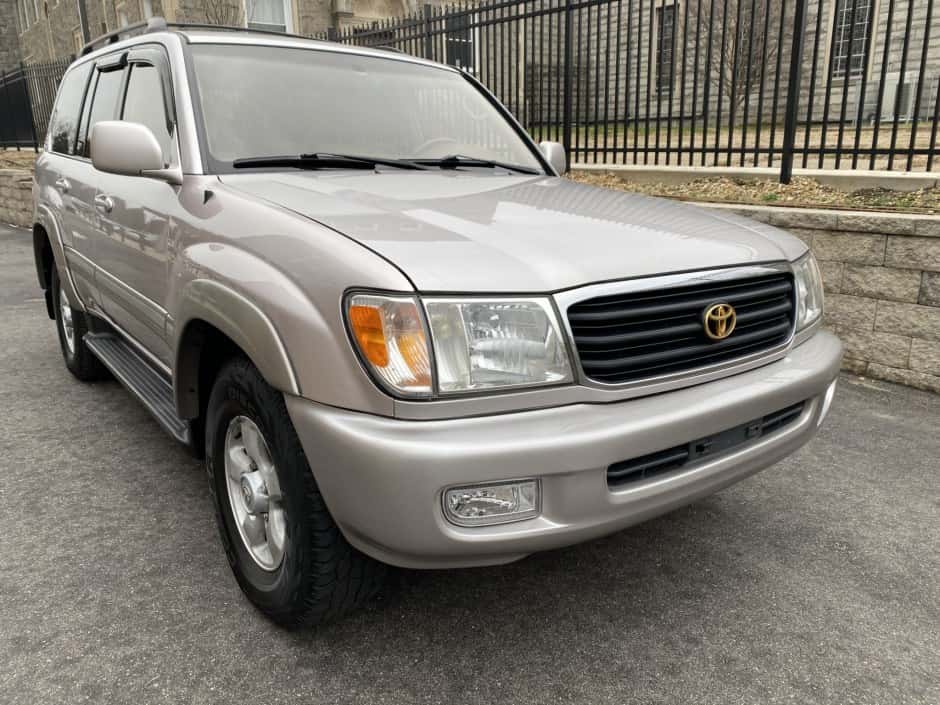 1999 Toyota Land Cruiser 100-Series sold for $15,000