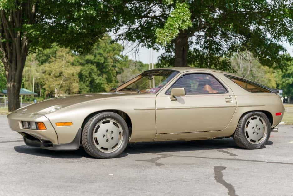 1982 Porsche 928 sold for $22,000