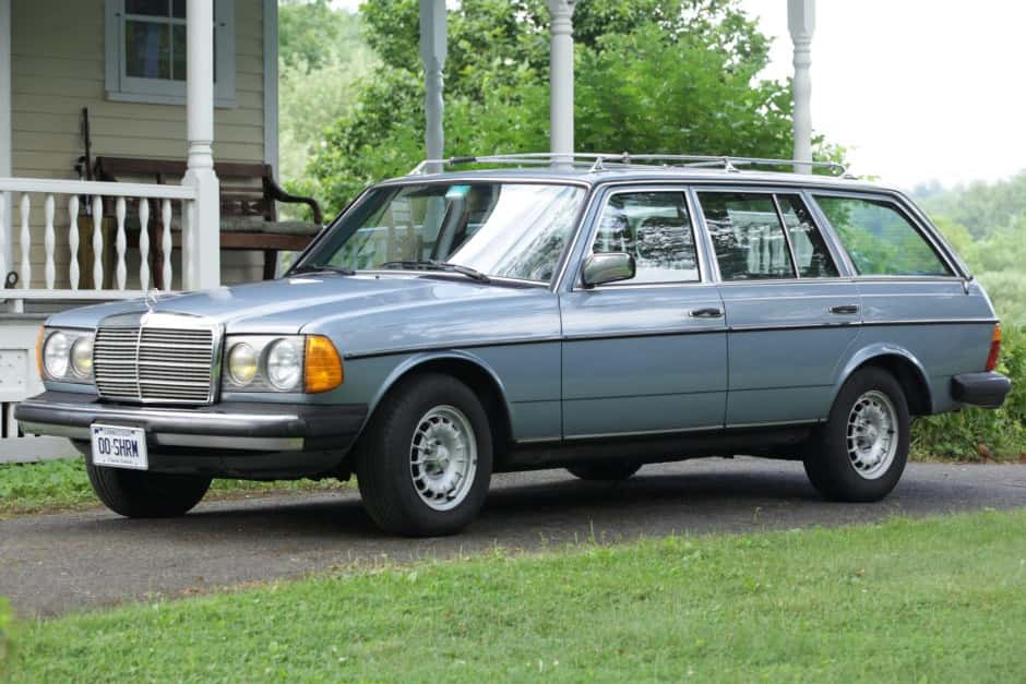 1985 Mercedes-Benz W123 sold for $36,750