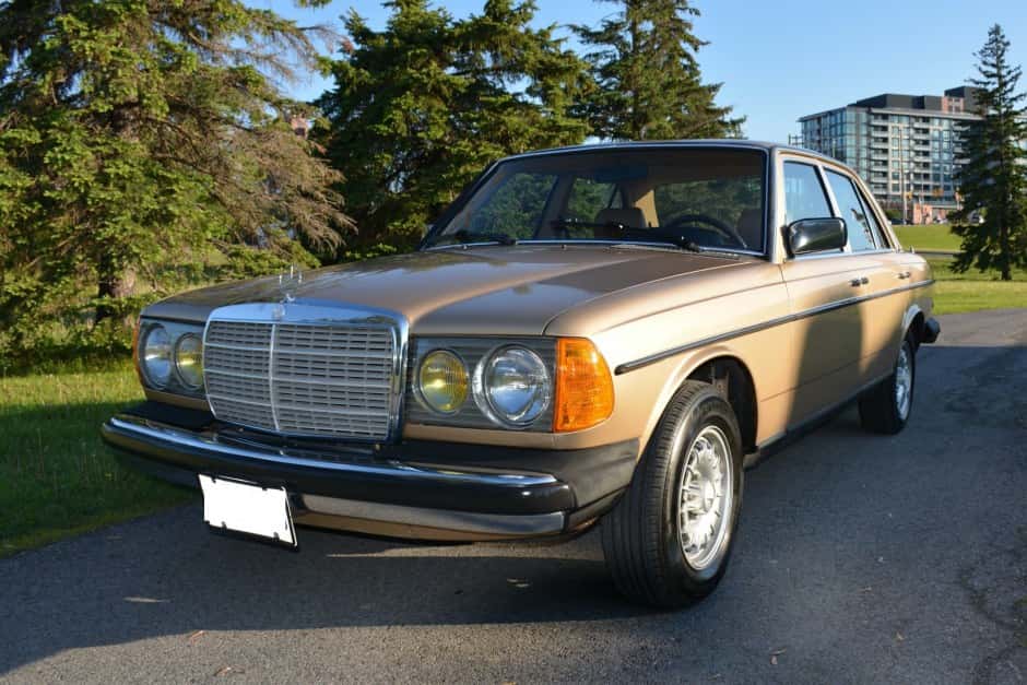 1983 Mercedes-Benz W123 sold for $9,000