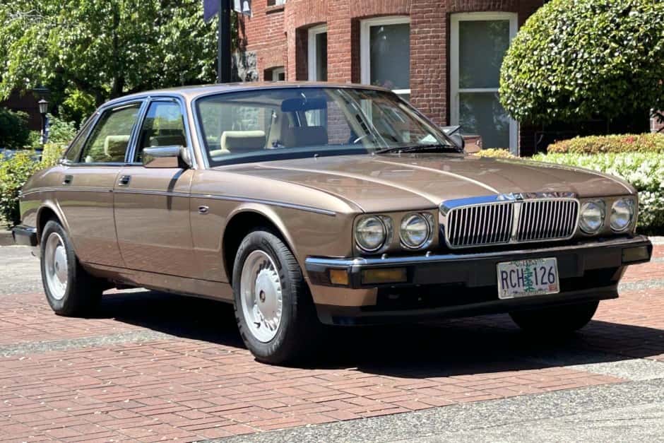 1988 Jaguar XJ Series 3 (1980-1992) sold for $10,500