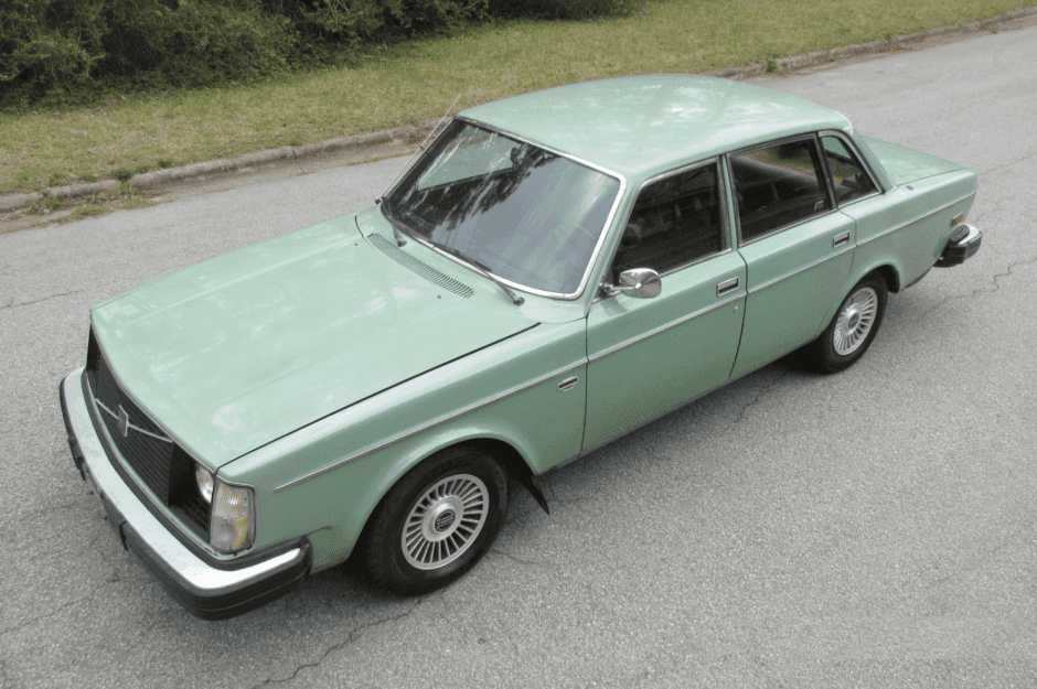 1976 Volvo 240 sold for $3,000