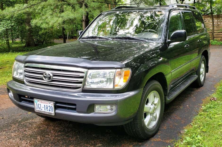 2005 Toyota Land Cruiser 100-Series sold for $18,252