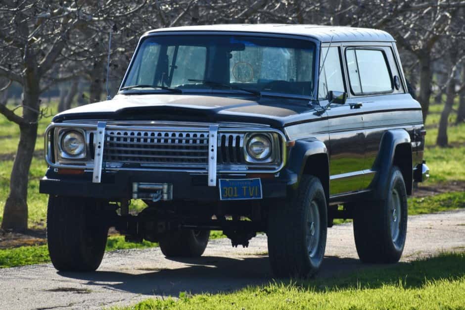 1977 Jeep SJ Cherokee sold for $8,567
