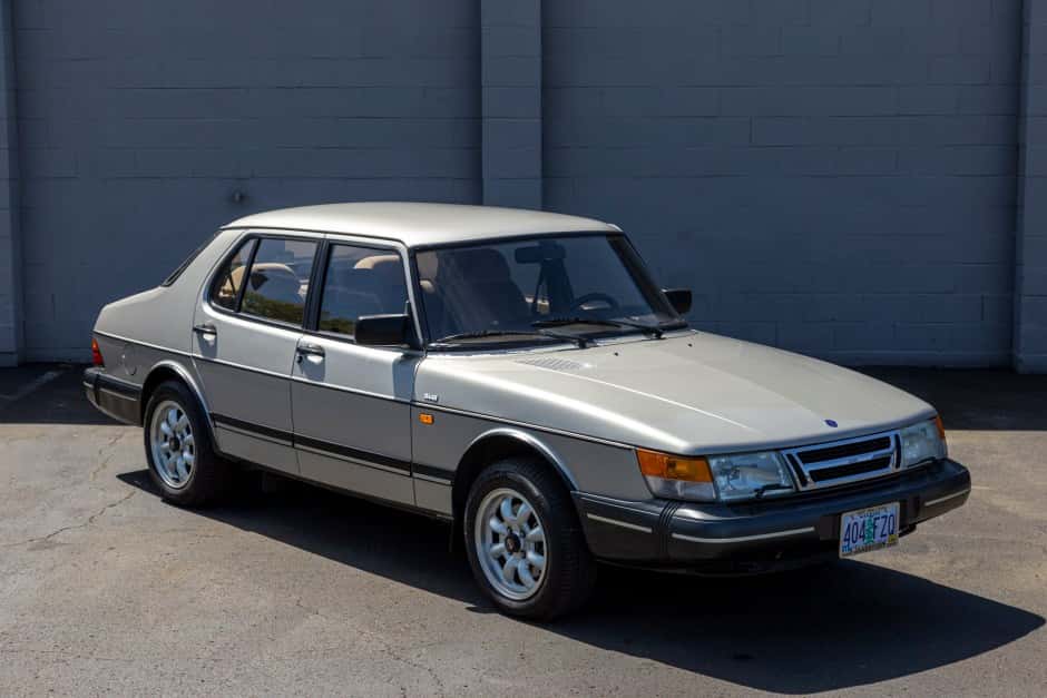 1992 Saab 900 sold for $11,250