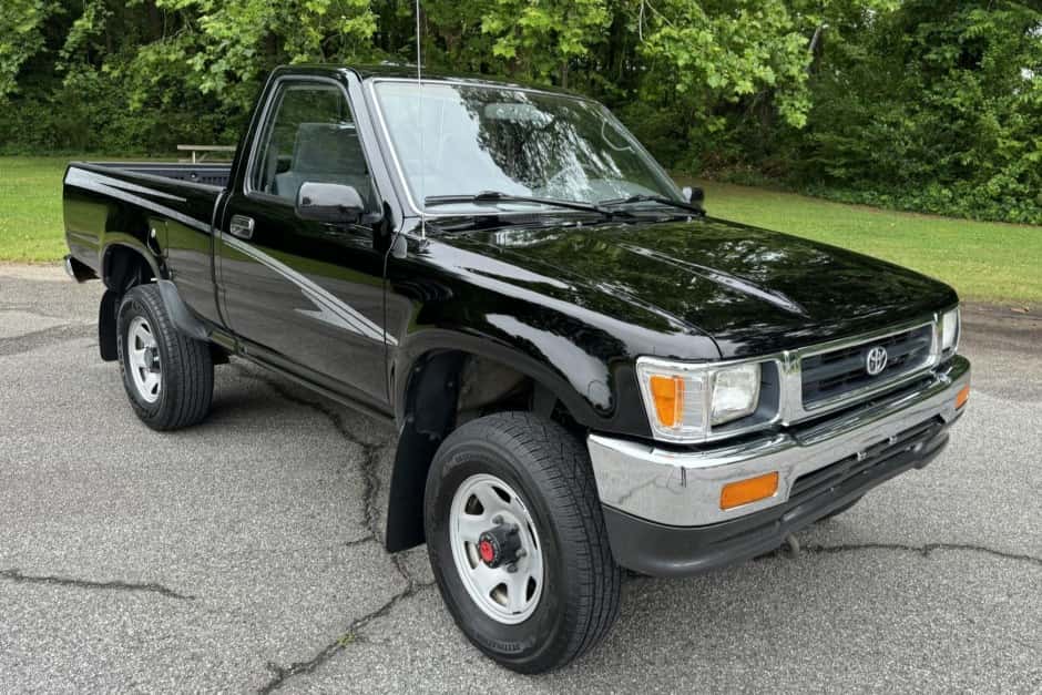 1994 Toyota Pickup (N80/90/100/110 1989-1997) sold for $17,500
