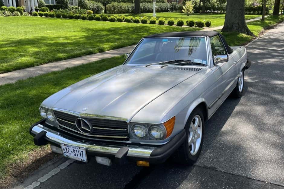 1985 Mercedes-Benz R107 SL sold for $8,100
