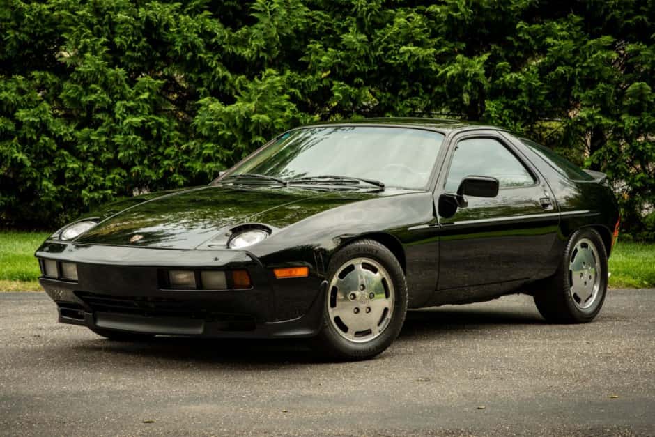 1984 Porsche 928 sold for $15,500