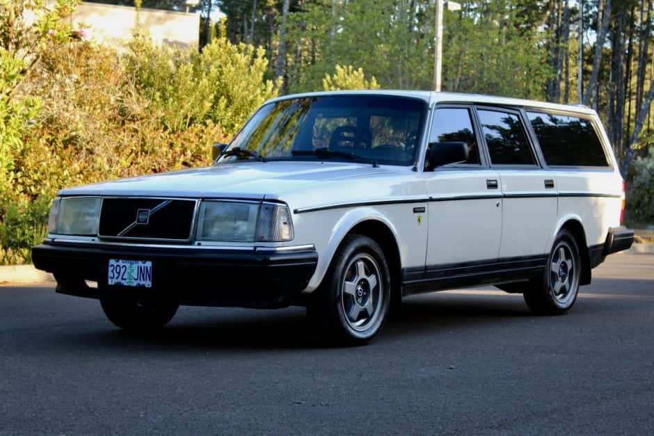 1989 Volvo 240 sold for $9,100