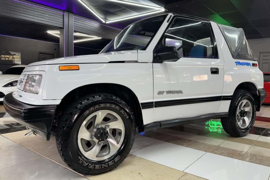 1993 Geo Tracker/Suzuki Sidekick sold for $13,000