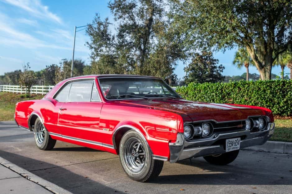 1967 Oldsmobile 442 sold for $44,200