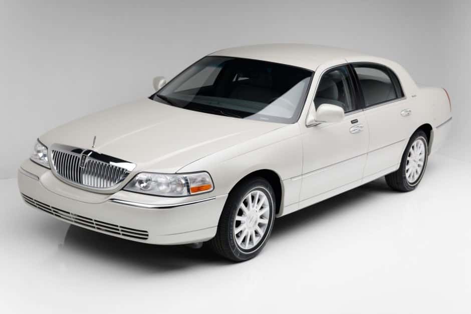 2007 Lincoln Town Car sold for $18,249