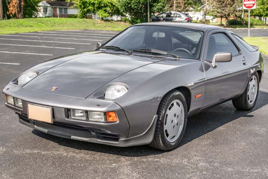 1985 Porsche 928 sold for $38,928