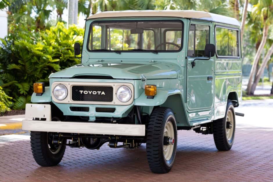 1986 Toyota Land Cruiser FJ40 sold for $31,950