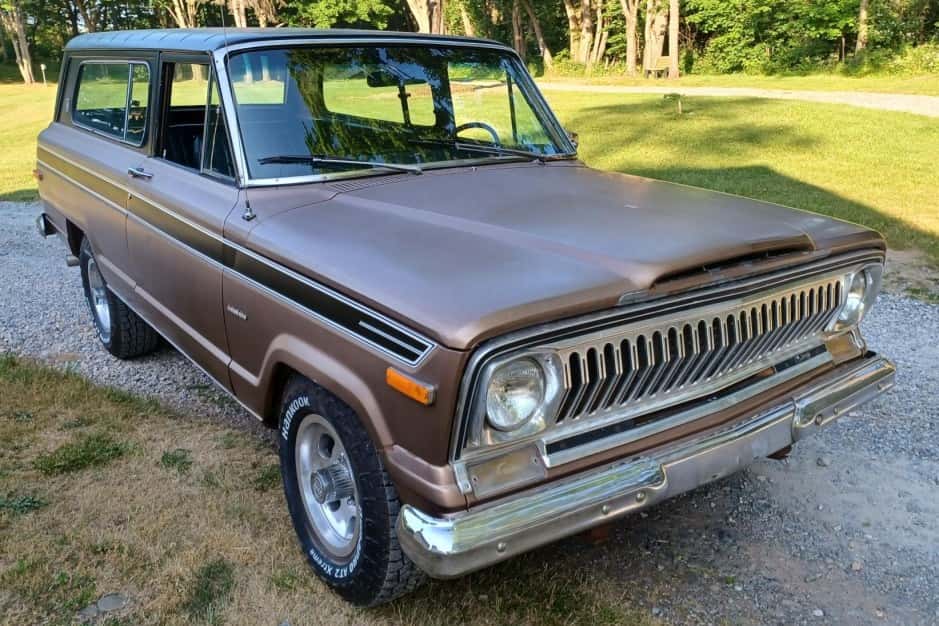 1974 Jeep SJ Cherokee sold for $9,800