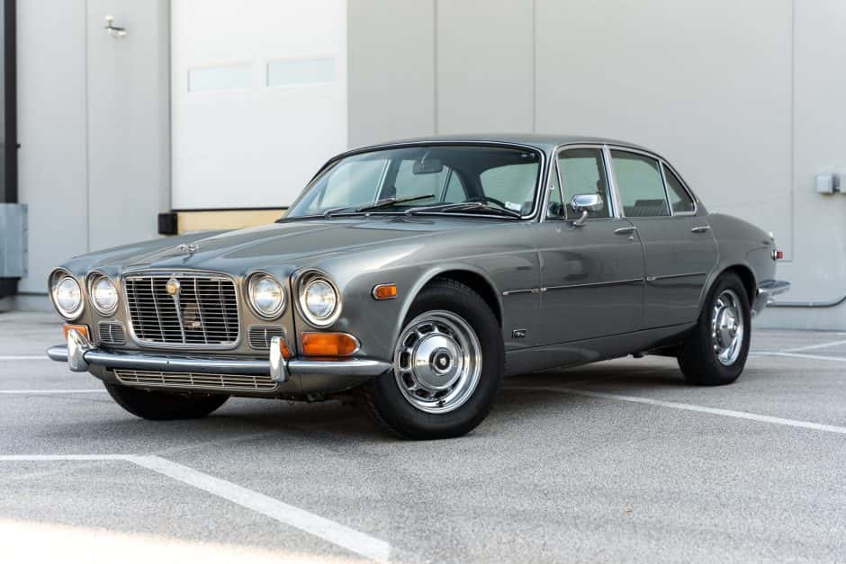 1972 Jaguar XJ Series 1 (1968-1973) sold for $16,000