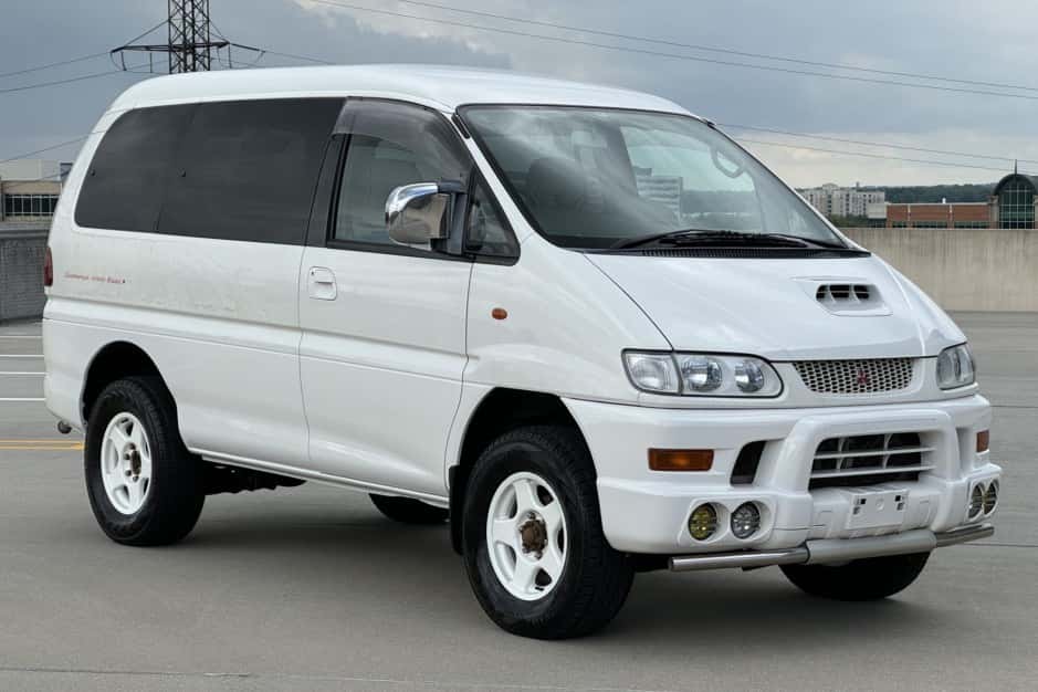 1998 Mitsubishi Delica sold for $12,576