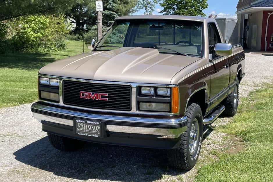 1988 GMC Sierra (GMT400 1988-2002) sold for $16,500