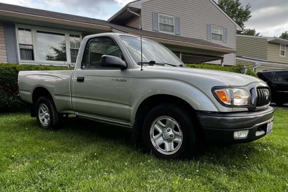 2004 Toyota Tacoma (N1X0 1995-2005) sold for $8,200