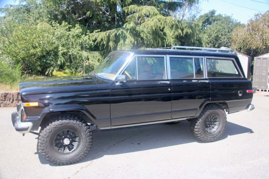 1985 Jeep SJ Wagoneer sold for $11,000