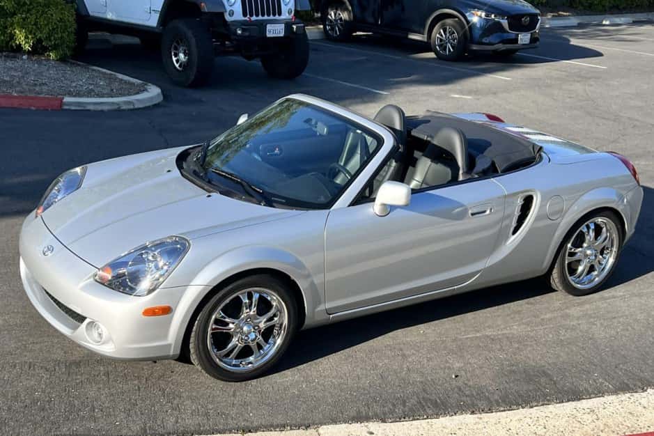 2003 Toyota W30 MR2 sold for $17,009