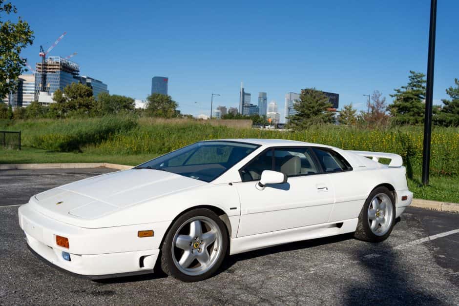 1993 Lotus Esprit sold for $33,000