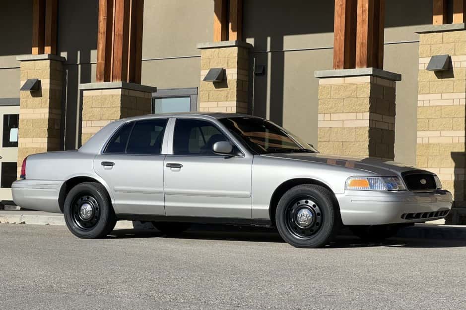 2008 Ford Crown Victoria sold for $11,888