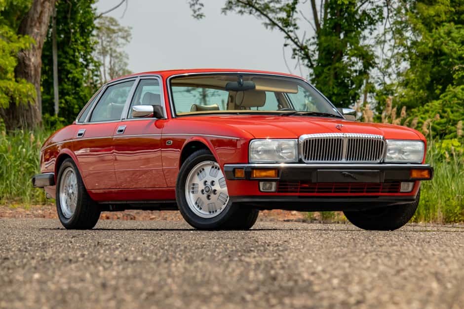 1994 Jaguar XJ40 XJ (1988-1994) sold for $19,000